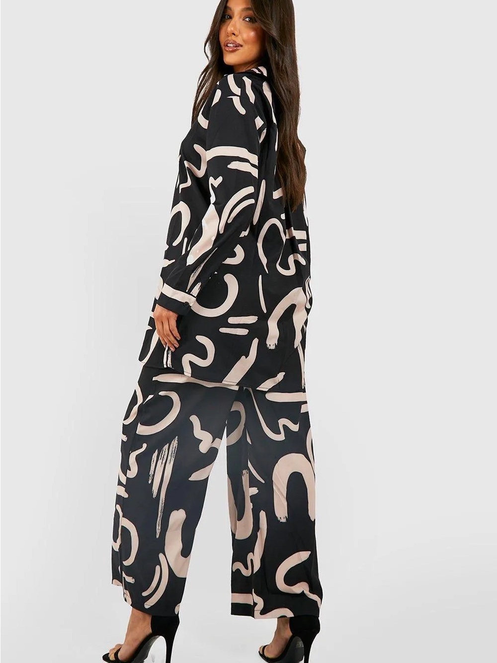 Boohoo Oversized Black & Tan Abstract Print Shirt - Picture 3 of 7